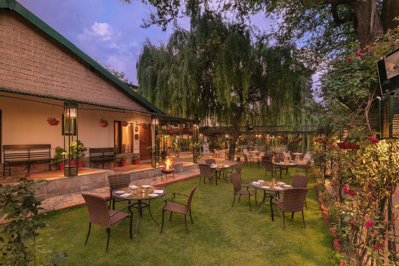 Shervani Hilltop Resort Nainital Buitenkant foto