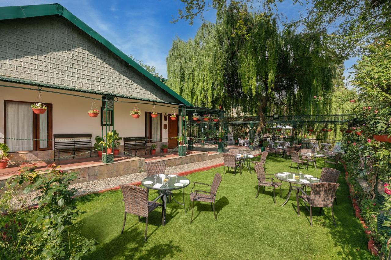 Shervani Hilltop Resort Nainital Buitenkant foto