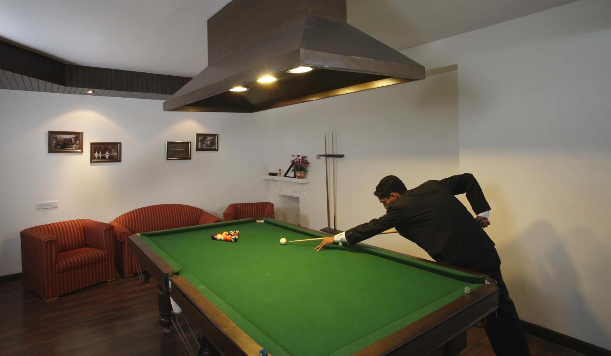 Shervani Hilltop Resort Nainital Buitenkant foto