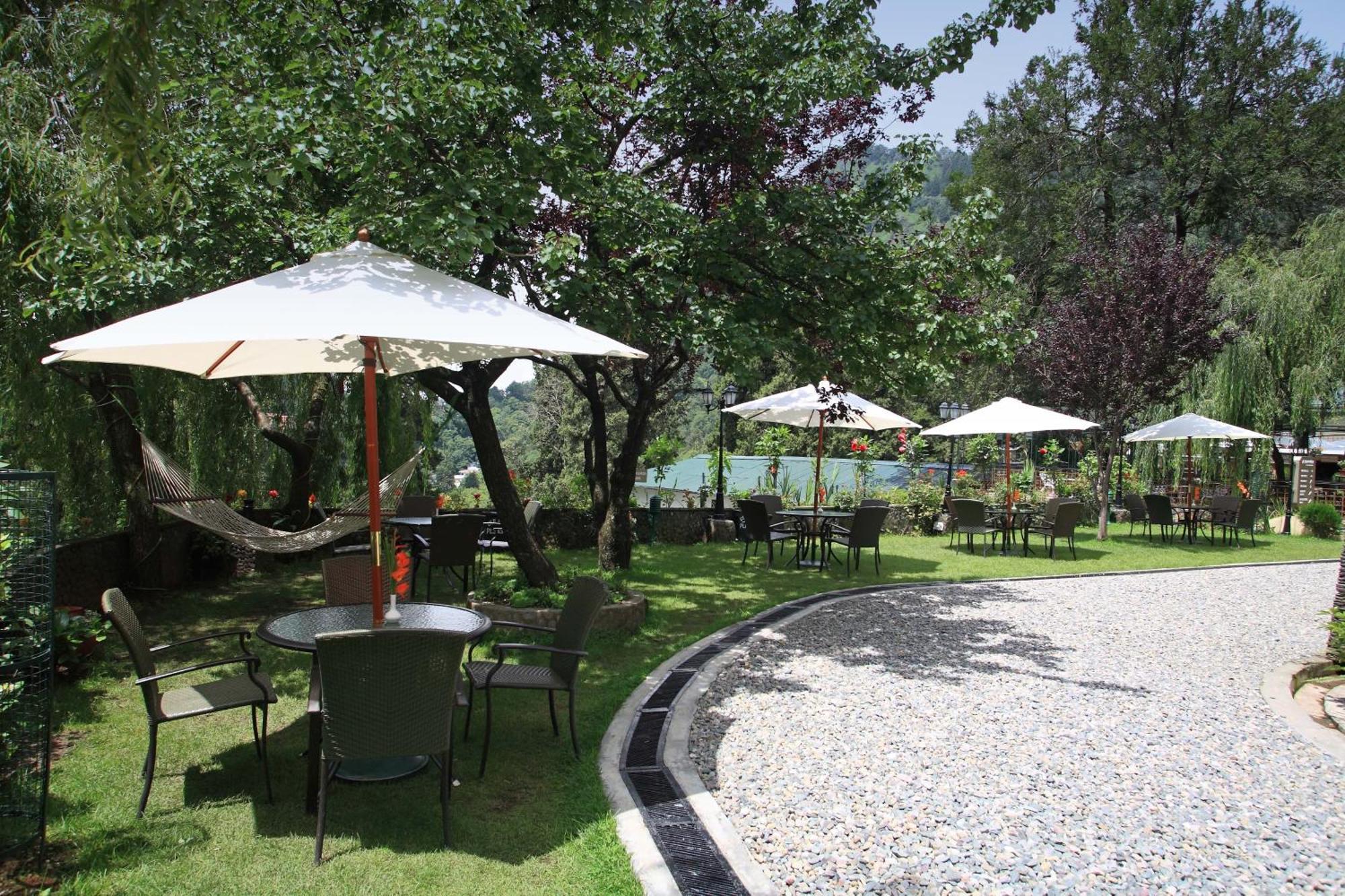 Shervani Hilltop Resort Nainital Buitenkant foto