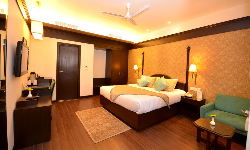 Shervani Hilltop Resort Nainital Buitenkant foto