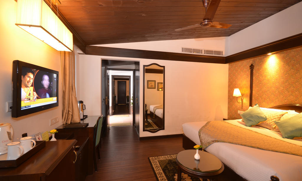 Shervani Hilltop Resort Nainital Buitenkant foto