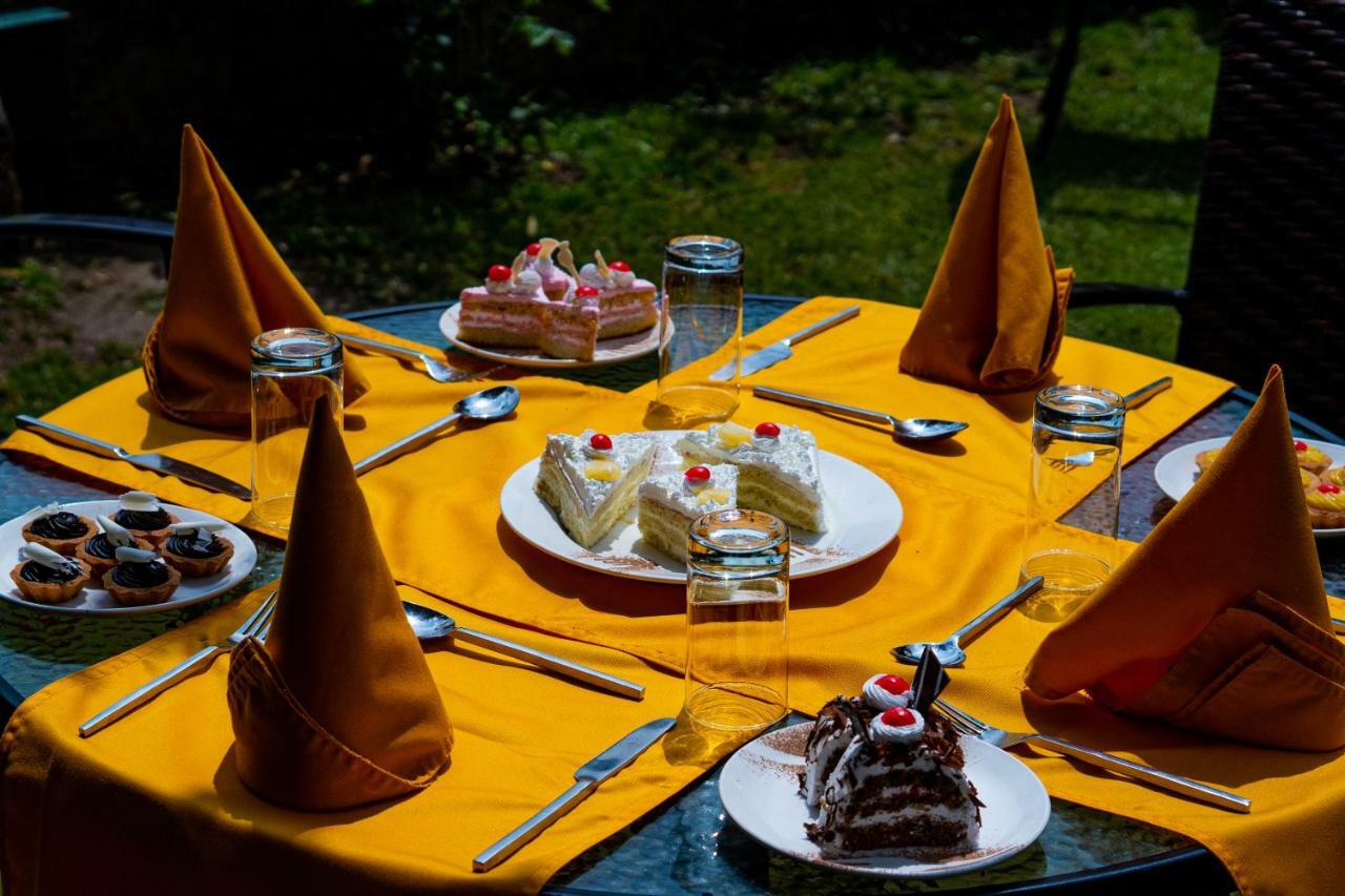 Shervani Hilltop Resort Nainital Buitenkant foto